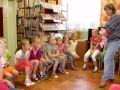 przedszkolaki w bibliotece